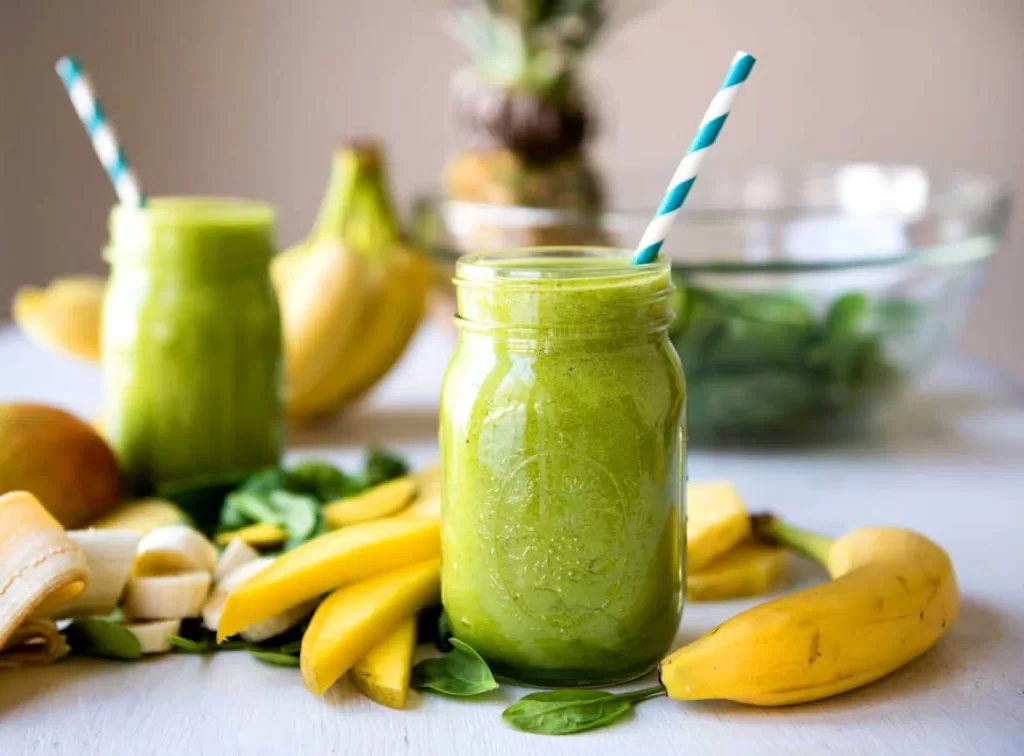 A GREEN SMOOTHIE A DAY - MAY KEEP THE DOCTOR AWAY... SO THEY SAY...